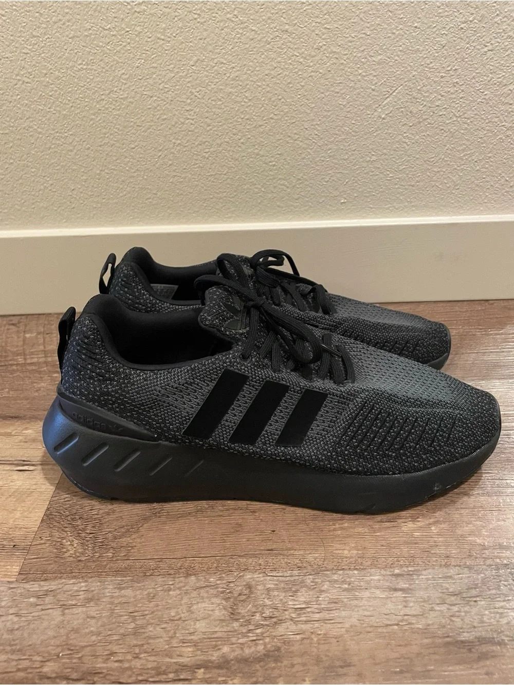 adidas Originals Swift Run 22 Triple Black GZ3500 Men's Running Shoe Size 9.5